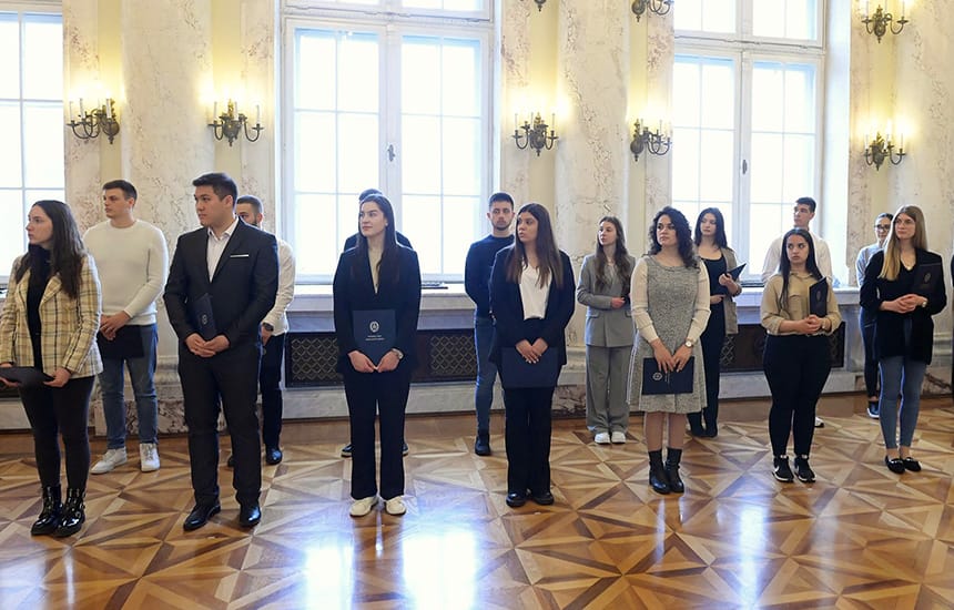 Ministarstvo odbrane raspisalo konkurs za studentske stipendije: Mesečno do 60.000 dinara i posao po završetku studija