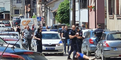 Užas u centru Prokuplja: Nakon svađe izvadio pištolj, pa pucao muškarcu u glavu (FOTO)