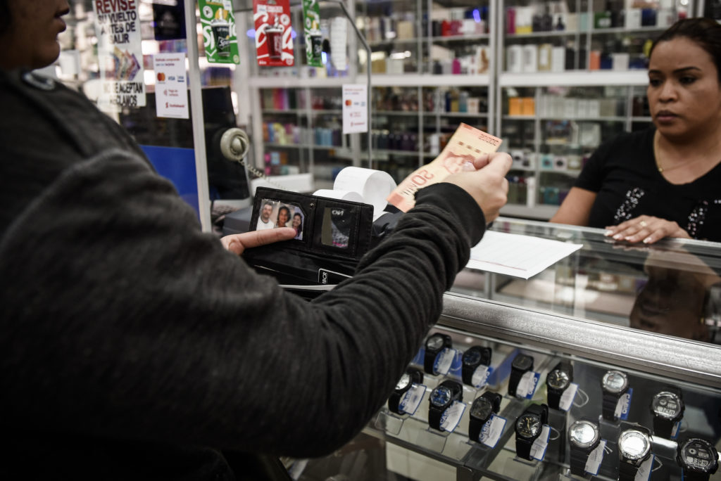 6 de cada 10 consumidores sienten que el dinero les alcanza menos que el año pasado