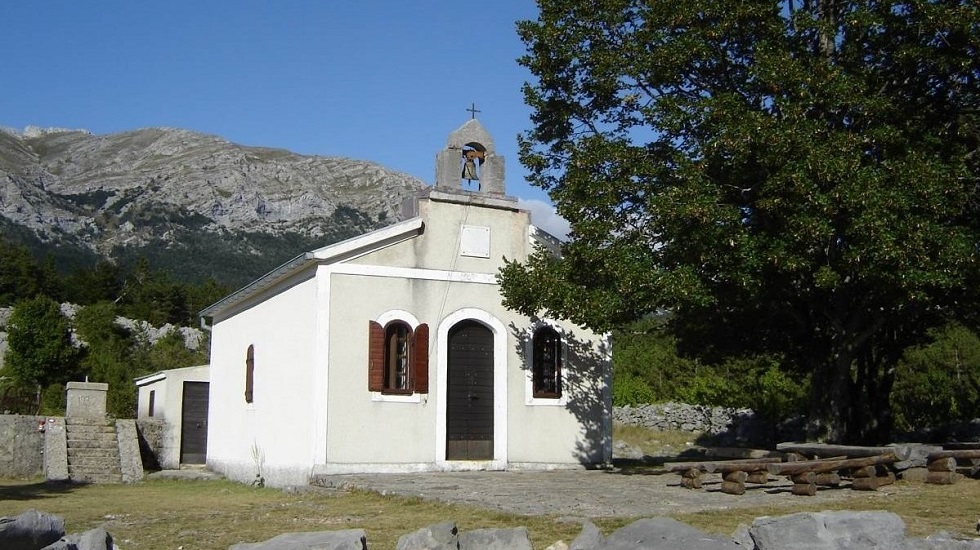 VELIKO RUJNO ČUDO PRIRODE  I VJERE Najveća i najljepša zaravan u Velebitu