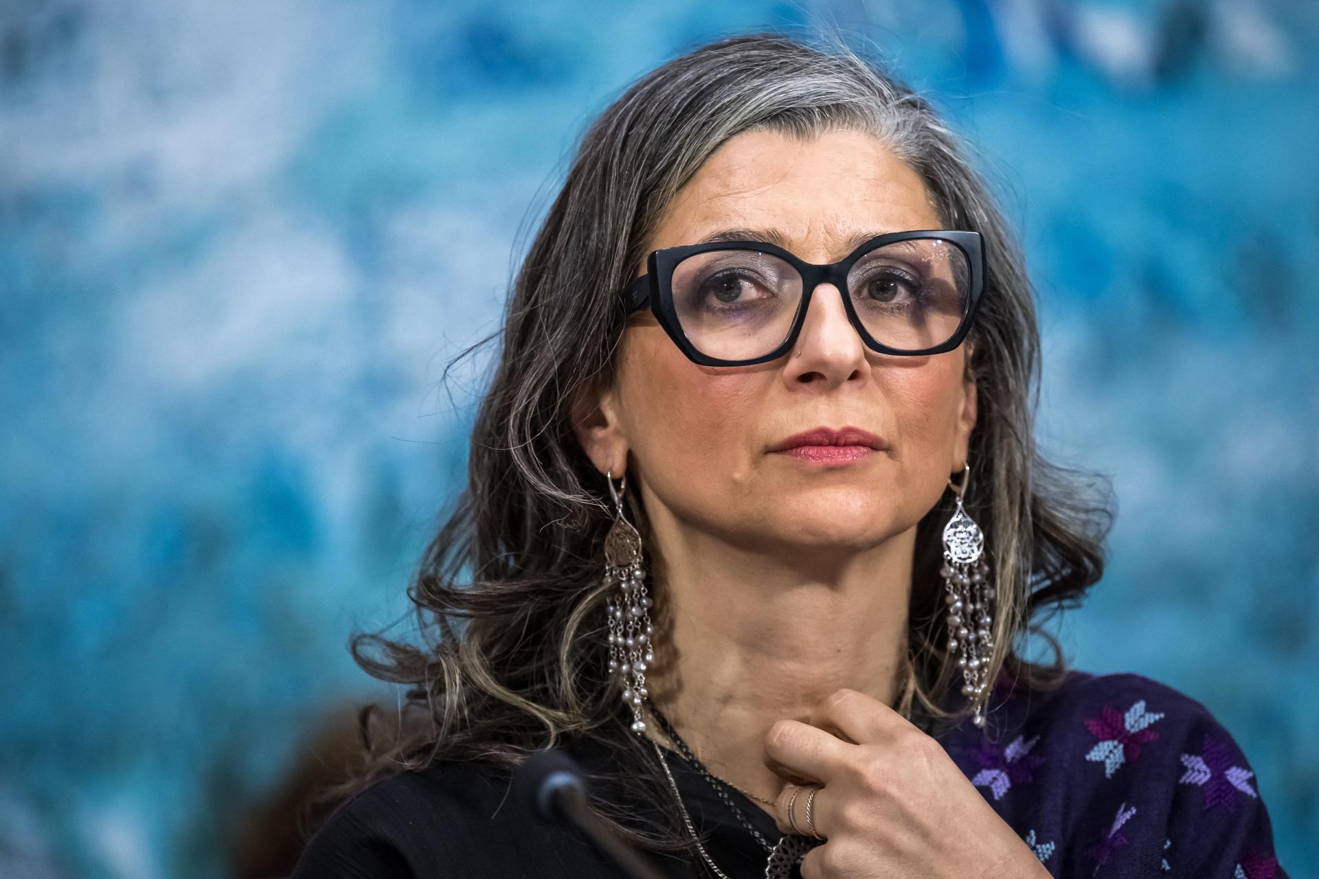 ŽENA KOJA JE IZRAEL OPTUŽILA ZA GENOCID PROLAZI KROZ KALVARIJU:Trumpova adminstracija označila je kao terorista