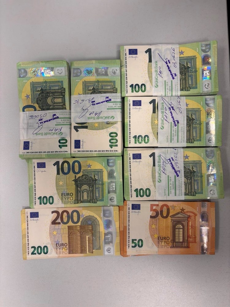 Na granici otkriveno gotovo 80.000 eura neprijavljenog novca, dvojica Hrvata kažnjena s više od 20.000 eura